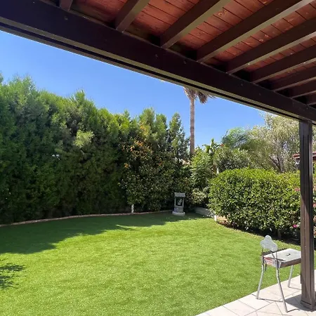 דירה Serene Garden Near Sea Meneou
